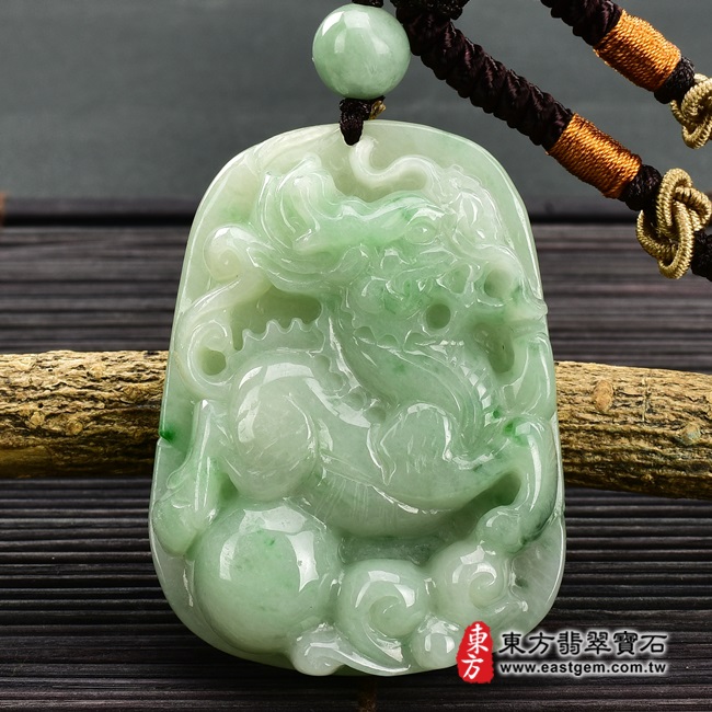 翡翠麒麟項鍊玉珮正面照片 翡翠麒麟項鍊玉珮（神獸獻瑞：麒麟牌A貨翡翠麒麟玉珮、緬甸玉麒麟玉墜）。綠色糯種帶飄花麒麟，CL089。客製化訂做各種翡翠麒麟吊墜玉珮項鍊。★附A貨翡翠雙證書