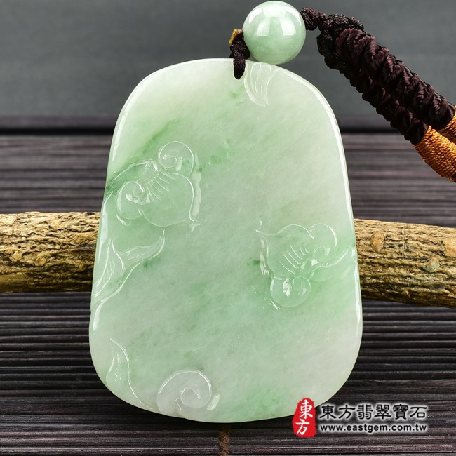 翡翠麒麟項鍊玉珮背面照片 翡翠麒麟項鍊玉珮（神獸獻瑞：麒麟牌A貨翡翠麒麟玉珮、緬甸玉麒麟玉墜）。綠色糯種帶飄花麒麟，CL089。客製化訂做各種翡翠麒麟吊墜玉珮項鍊。★附A貨翡翠雙證書