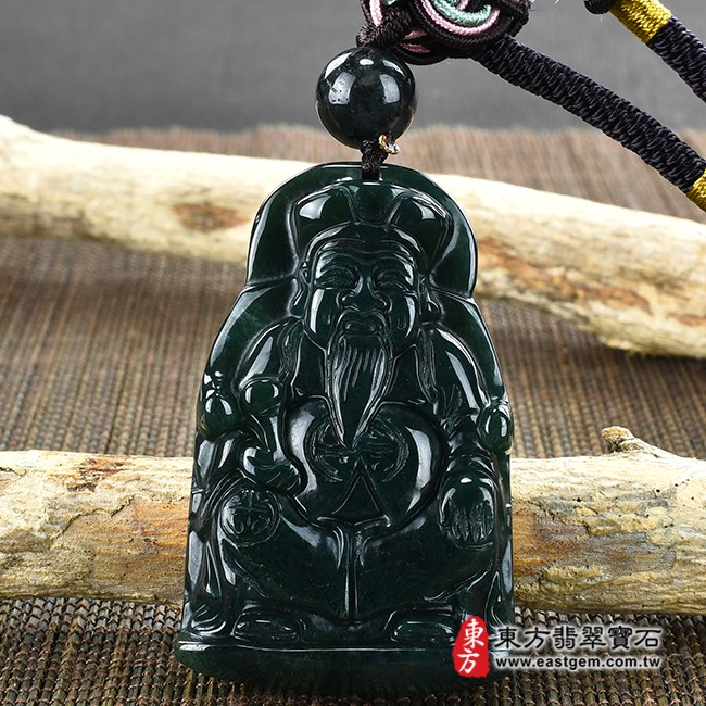 福德正神土地公財神爺項鍊玉珮正面照片  水草玉福德正神土地公財神爺項鍊玉珮（福德正神：福德正神土地公財神爺牌水草玉福德正神土地公財神爺玉珮、水草玉福德正神土地公財神爺玉墜）。綠色水草玉福德正神土地公財神爺，TD040。客製化訂做各種水草玉福德正神土地公財神爺吊墜玉珮項鍊。★附東方翡翠寶石保證卡