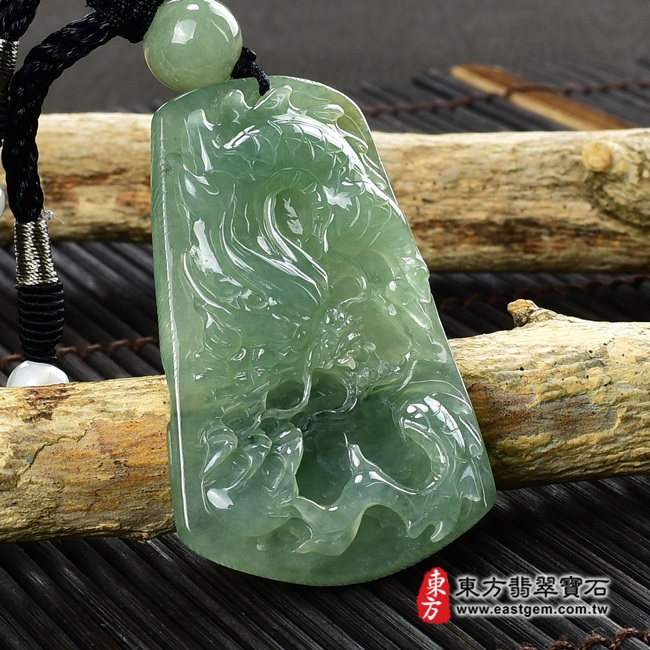 翡翠龍項鍊玉珮左側照片 翡翠龍項鍊玉珮(招財飛騰游龍:龍牌A貨翡翠龍玉珮、緬甸玉龍玉墜、龍十二生肖項鍊)綠色糯種龍,DR455。客製化訂做各種翡翠龍吊墜玉珮項鍊。★附A貨翡翠雙證書 翡翠龍項鍊玉珮左側照片 翡翠龍項鍊玉珮(招財飛騰游龍:龍牌A貨翡翠龍玉珮、緬甸玉龍玉墜、龍十二生肖項鍊)綠色糯種龍,DR455。客製化訂做各種翡翠龍吊墜玉珮項鍊。★附A貨翡翠雙證書