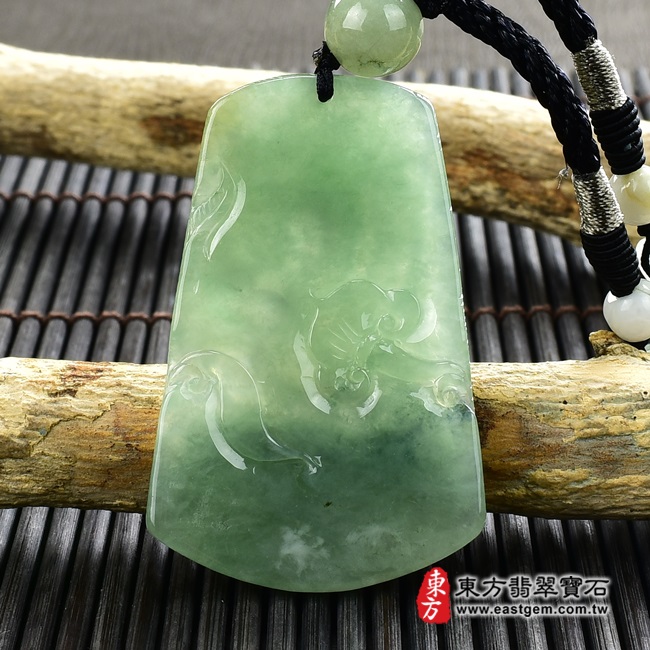 翡翠龍項鍊玉珮背面照片 翡翠龍項鍊玉珮(招財飛騰游龍:龍牌A貨翡翠龍玉珮、緬甸玉龍玉墜、龍十二生肖項鍊)綠色糯種龍,DR455。客製化訂做各種翡翠龍吊墜玉珮項鍊。★附A貨翡翠雙證書 翡翠龍項鍊玉珮背面照片 翡翠龍項鍊玉珮(招財飛騰游龍:龍牌A貨翡翠龍玉珮、緬甸玉龍玉墜、龍十二生肖項鍊)綠色糯種龍,DR455。客製化訂做各種翡翠龍吊墜玉珮項鍊。★附A貨翡翠雙證書