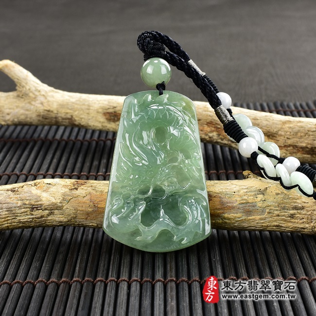 翡翠龍項鍊玉珮情境照片 翡翠龍項鍊玉珮(招財飛騰游龍:龍牌A貨翡翠龍玉珮、緬甸玉龍玉墜、龍十二生肖項鍊)綠色糯種龍,DR455。客製化訂做各種翡翠龍吊墜玉珮項鍊。★附A貨翡翠雙證書 翡翠龍項鍊玉珮情境照片 翡翠龍項鍊玉珮(招財飛騰游龍:龍牌A貨翡翠龍玉珮、緬甸玉龍玉墜、龍十二生肖項鍊)綠色糯種龍,DR455。客製化訂做各種翡翠龍吊墜玉珮項鍊。★附A貨翡翠雙證書