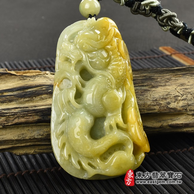 翡翠龍項鍊玉珮左側照片 翡翠龍項鍊玉珮(祥龍瑞氣、招財富貴龍:龍牌A貨翡翠龍玉珮、緬甸玉龍玉墜、龍十二生肖項鍊)。黃翡翠龍,DR472。客製化訂做各種翡翠龍吊墜玉珮項鍊。★附A貨翡翠雙證書 翡翠龍項鍊玉珮左側照片 翡翠龍項鍊玉珮(祥龍瑞氣、招財富貴龍:龍牌A貨翡翠龍玉珮、緬甸玉龍玉墜、龍十二生肖項鍊)。黃翡翠龍,DR472。客製化訂做各種翡翠龍吊墜玉珮項鍊。★附A貨翡翠雙證書