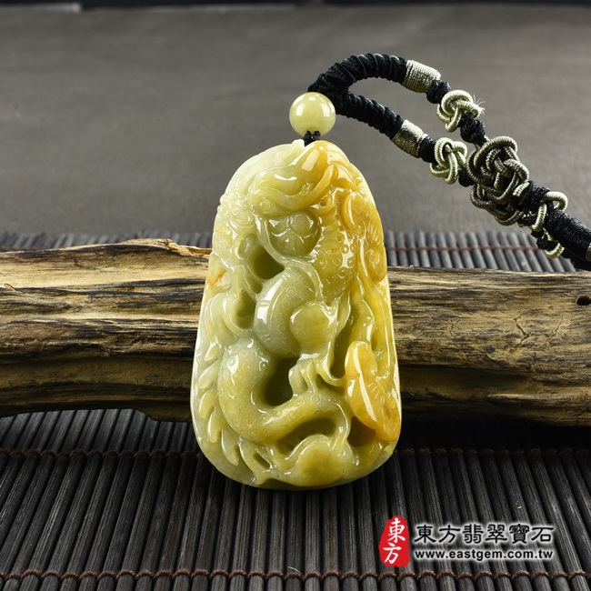 翡翠龍項鍊玉珮情境照片 翡翠龍項鍊玉珮(祥龍瑞氣、招財富貴龍:龍牌A貨翡翠龍玉珮、緬甸玉龍玉墜、龍十二生肖項鍊)。黃翡翠龍,DR472。客製化訂做各種翡翠龍吊墜玉珮項鍊。★附A貨翡翠雙證書 翡翠龍項鍊玉珮情境照片 翡翠龍項鍊玉珮(祥龍瑞氣、招財富貴龍:龍牌A貨翡翠龍玉珮、緬甸玉龍玉墜、龍十二生肖項鍊)。黃翡翠龍,DR472。客製化訂做各種翡翠龍吊墜玉珮項鍊。★附A貨翡翠雙證書