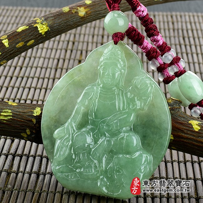 普賢菩薩項鍊玉珮右側照片 翡翠普賢菩薩項鍊玉珮（遍吉菩薩：普賢菩薩牌A貨翡翠普賢菩薩玉珮、緬甸玉普賢菩薩玉墜）。綠色糯種普賢菩薩，BS038。客製化訂做各種翡翠普賢菩薩吊墜玉珮項鍊。★附A貨翡翠雙證書