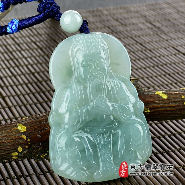 玉皇大帝項鍊玉珮左側照片（已出售勿下標，可訂做）  翡翠玉皇大帝項鍊玉珮（玉皇大帝：玉皇大帝牌A貨翡翠玉皇大帝玉珮、緬甸玉玉皇大帝玉墜）。綠色糯種玉皇大帝，EH006。客製化訂做各種翡翠玉皇大帝吊墜玉珮項鍊。★附A貨翡翠雙證書 