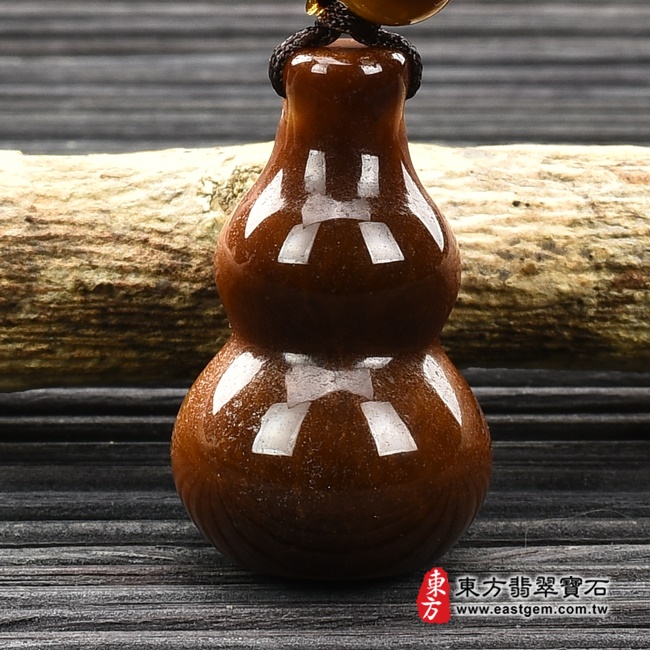 黃虎眼葫蘆項鍊玉珮正面照片 黃虎眼葫蘆項鍊玉珮（福祿壽：葫蘆牌黃虎眼葫蘆玉珮、黃虎眼葫蘆玉墜）。黃虎眼葫蘆，HL056。客製化訂做各種黃虎眼葫蘆吊墜玉珮項鍊。★附東方翡翠寶石保證卡