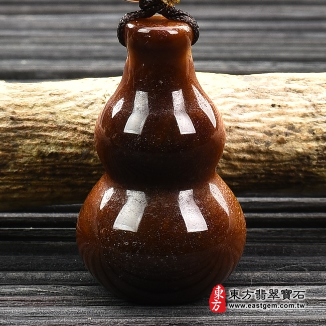 黃虎眼葫蘆項鍊玉珮背面照片 黃虎眼葫蘆項鍊玉珮（福祿壽：葫蘆牌黃虎眼葫蘆玉珮、黃虎眼葫蘆玉墜）。黃虎眼葫蘆，HL056。客製化訂做各種黃虎眼葫蘆吊墜玉珮項鍊。★附東方翡翠寶石保證卡