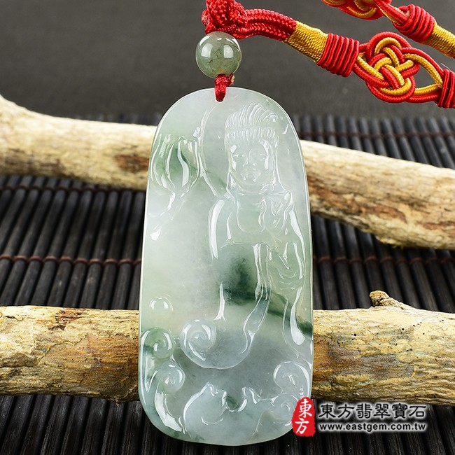 觀音項鍊玉珮正面照片  翡翠觀音項鍊玉珮（觀世音菩薩，魚藍觀音：觀音牌A貨翡翠觀音玉珮、緬甸玉觀音玉墜）。深淺綠色糯種帶飄花觀音，GY330。客製化訂做各種翡翠觀音吊墜玉珮項鍊。★附A貨翡翠雙證書
