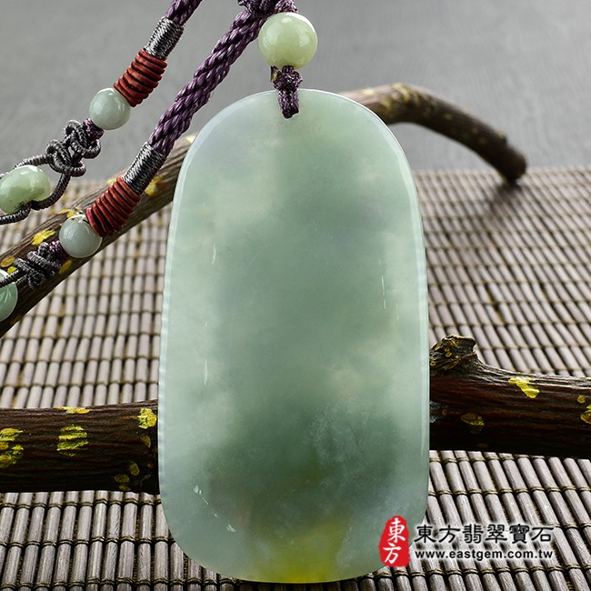 觀音項鍊玉珮背面照片  （已出售勿下標，可訂做）翡翠觀音項鍊玉珮（觀世音菩薩，白衣觀音：觀音牌A貨翡翠觀音玉珮、緬甸玉觀音玉墜）。淡綠色糯種帶黃翡翠觀音，GY377。客製化訂做各種翡翠觀音吊墜玉珮項鍊。★附A貨翡翠雙證書
