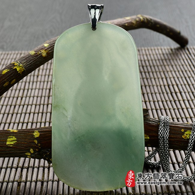 觀音項鍊玉珮背面照片  翡翠觀音項鍊玉珮（觀世音菩薩，寶瓶灑聖水觀音：觀音牌A貨翡翠觀音玉珮、緬甸玉觀音玉墜）。綠色糯種帶飄花觀音，GY384。客製化訂做各種翡翠觀音吊墜玉珮項鍊。★附A貨翡翠雙證書