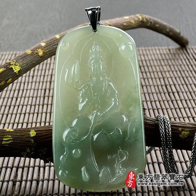 觀音項鍊玉珮正面照片  翡翠觀音項鍊玉珮（觀世音菩薩，寶瓶灑聖水觀音：觀音牌A貨翡翠觀音玉珮、緬甸玉觀音玉墜）。綠色糯種帶飄花觀音，GY384。客製化訂做各種翡翠觀音吊墜玉珮項鍊。★附A貨翡翠雙證書