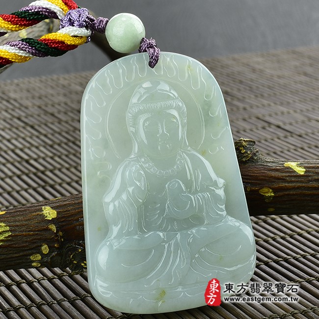 觀音項鍊玉珮左側照片  翡翠觀音項鍊玉珮（觀世音菩薩，持經觀音：觀音牌A貨翡翠觀音玉珮、緬甸玉觀音玉墜）。糯種撒金花觀音，GY391。客製化訂做各種翡翠觀音吊墜玉珮項鍊。★附A貨翡翠雙證書