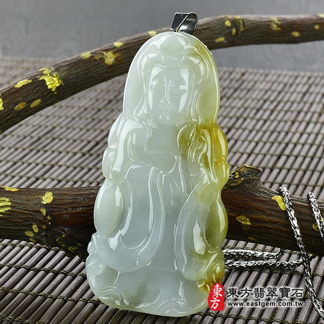 觀世音菩薩項鍊玉珮右側照片  翡翠觀世音菩薩項鍊玉珮（觀世音菩薩：觀世音菩薩牌A貨翡翠觀世音菩薩玉珮、緬甸玉觀世音菩薩玉墜）。淡綠色細糯種帶黃翡觀世音菩薩，GY598。客製化訂做各種翡翠觀世音菩薩吊墜玉珮項鍊。★附A貨翡翠雙證書