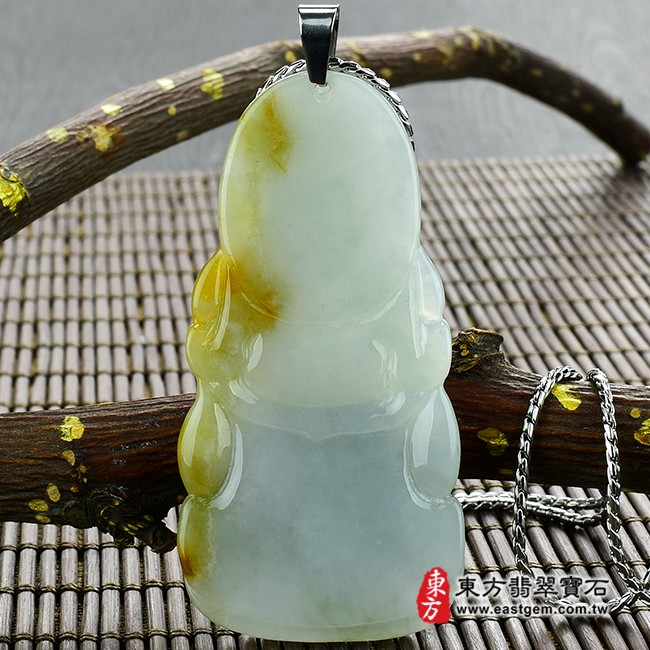 觀世音菩薩項鍊玉珮背面照片  翡翠觀世音菩薩項鍊玉珮（觀世音菩薩：觀世音菩薩牌A貨翡翠觀世音菩薩玉珮、緬甸玉觀世音菩薩玉墜）。淡綠色細糯種帶黃翡觀世音菩薩，GY598。客製化訂做各種翡翠觀世音菩薩吊墜玉珮項鍊。★附A貨翡翠雙證書