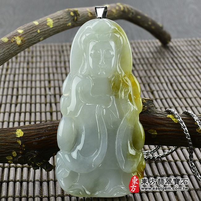 觀世音菩薩項鍊玉珮正面照片  翡翠觀世音菩薩項鍊玉珮（觀世音菩薩：觀世音菩薩牌A貨翡翠觀世音菩薩玉珮、緬甸玉觀世音菩薩玉墜）。淡綠色細糯種帶黃翡觀世音菩薩，GY598。客製化訂做各種翡翠觀世音菩薩吊墜玉珮項鍊。★附A貨翡翠雙證書