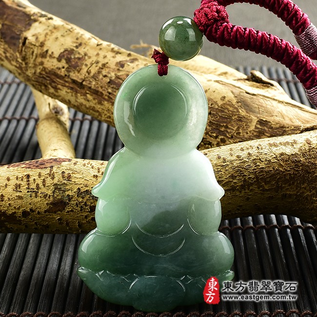 觀世音菩薩項鍊玉珮背面照片  翡翠觀世音菩薩項鍊玉珮（觀世音菩薩，寶瓶觀音： 觀世音菩薩牌A貨翡翠觀世音菩薩玉珮、緬甸玉觀世音菩薩玉墜）。深淺綠細糯種觀世音菩薩，GY727。客製化訂做各種翡翠觀世音菩薩吊墜玉珮項鍊。★附A貨翡翠雙證書