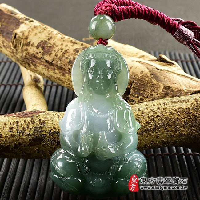 觀世音菩薩項鍊玉珮正面照片  翡翠觀世音菩薩項鍊玉珮（觀世音菩薩，寶瓶觀音： 觀世音菩薩牌A貨翡翠觀世音菩薩玉珮、緬甸玉觀世音菩薩玉墜）。深淺綠細糯種觀世音菩薩，GY727。客製化訂做各種翡翠觀世音菩薩吊墜玉珮項鍊。★附A貨翡翠雙證書