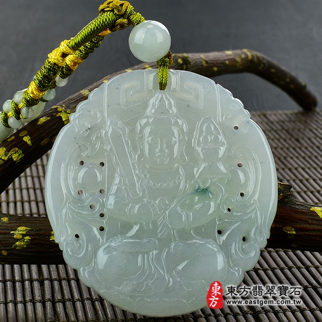 虛空藏菩薩項鍊玉珮正面照片  翡翠虛空藏菩薩項鍊玉珮（虛空藏菩薩：虛空藏菩薩牌A貨翡翠虛空藏菩薩玉珮、緬甸玉虛空藏菩薩玉墜）。白綠色糯種帶飄花虛空藏菩薩，GY758。客製化訂做各種翡翠虛空藏菩薩吊墜玉珮項鍊。★附A貨翡翠雙證書