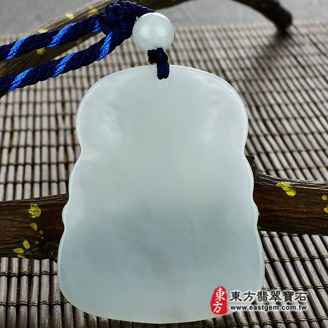 玄天上帝項鍊玉珮背面照片  翡翠玄天上帝項鍊玉珮（玄天上帝：玄天上帝牌A貨翡翠玄天上帝玉珮、緬甸玉玄天上帝玉墜）。淡綠糯種玄天上帝，ST030。客製化訂做各種翡翠玄天上帝吊墜玉珮項鍊。★附A貨翡翠雙證書