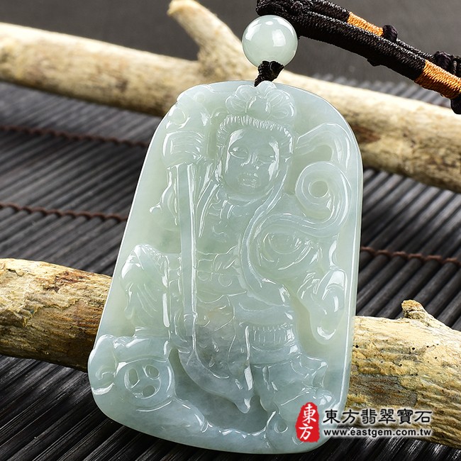 哪吒三太子項鍊玉珮右側照片  翡翠哪吒三太子項鍊玉珮（中壇元帥、哪吒：哪吒三太子牌A貨翡翠三太子玉珮、緬甸玉哪吒三太子玉墜）。綠色油青糯種三太子，TT060。客製化訂做各種翡翠哪吒三太子吊墜玉珮項鍊。★附A貨翡翠雙證書