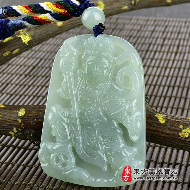 哪吒三太子項鍊玉珮右側照片  翡翠哪吒三太子項鍊玉珮（中壇元帥、哪吒：哪吒三太子牌A貨翡翠三太子玉珮、緬甸玉哪吒三太子玉墜）。綠色糯種三太子，TT061。客製化訂做各種翡翠哪吒三太子吊墜玉珮項鍊。★附A貨翡翠雙證書