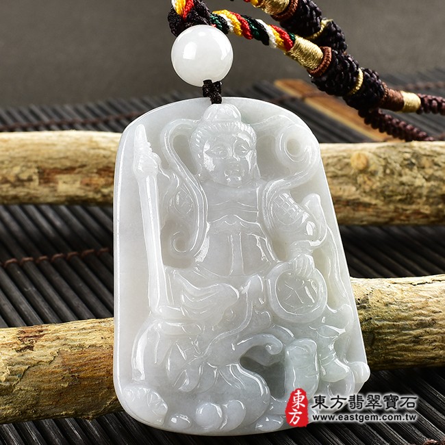 哪吒三太子項鍊玉珮左側照片  翡翠乘龍三太子項鍊玉珮（中壇元帥、哪吒、乘龍三太子：哪吒三太子牌A貨翡翠三太子玉珮、緬甸玉哪吒三太子玉墜）。綠色糯種三太子，TT063。客製化訂做各種翡翠哪吒三太子吊墜玉珮項鍊。★附A貨翡翠雙證書