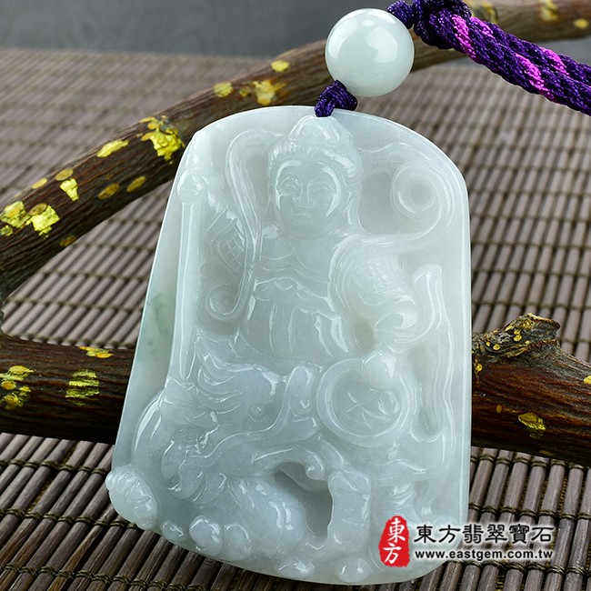哪吒三太子項鍊玉珮右側照片  翡翠乘龍三太子項鍊玉珮（中壇元帥、哪吒、乘龍三太子：哪吒三太子牌A貨翡翠三太子玉珮、緬甸玉哪吒三太子玉墜）。綠色糯種三太子，TT064。客製化訂做各種翡翠哪吒三太子吊墜玉珮項鍊。★附A貨翡翠雙證書