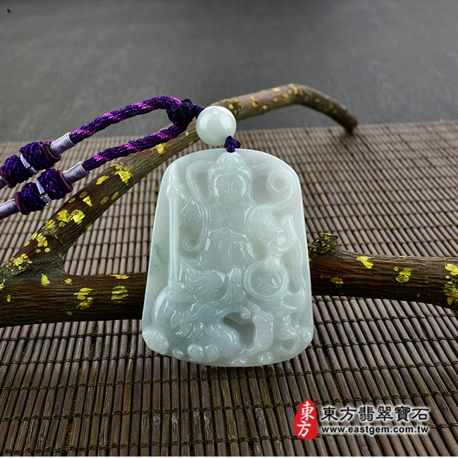 哪吒三太子項鍊玉珮情境照片  翡翠乘龍三太子項鍊玉珮（中壇元帥、哪吒、乘龍三太子：哪吒三太子牌A貨翡翠三太子玉珮、緬甸玉哪吒三太子玉墜）。綠色糯種三太子，TT064。客製化訂做各種翡翠哪吒三太子吊墜玉珮項鍊。★附A貨翡翠雙證書