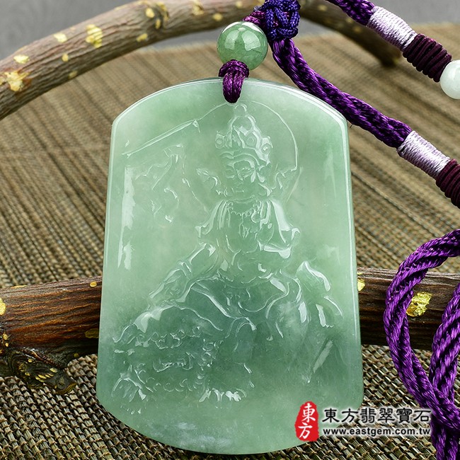 文殊菩薩項鍊玉珮正面照片  翡翠文殊菩薩項鍊玉珮（文殊菩薩：文殊菩薩牌A貨翡翠文殊菩薩玉珮、緬甸玉文殊菩薩玉墜）。淡綠色糯種文殊菩薩，WS069。客製化訂做各種翡翠文殊菩薩吊墜玉珮項鍊。★附A貨翡翠雙證書