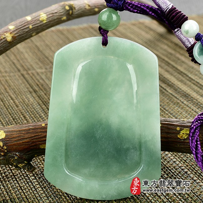 文殊菩薩項鍊玉珮背面照片  翡翠文殊菩薩項鍊玉珮（文殊菩薩：文殊菩薩牌A貨翡翠文殊菩薩玉珮、緬甸玉文殊菩薩玉墜）。淡綠色糯種文殊菩薩，WS069。客製化訂做各種翡翠文殊菩薩吊墜玉珮項鍊。★附A貨翡翠雙證書