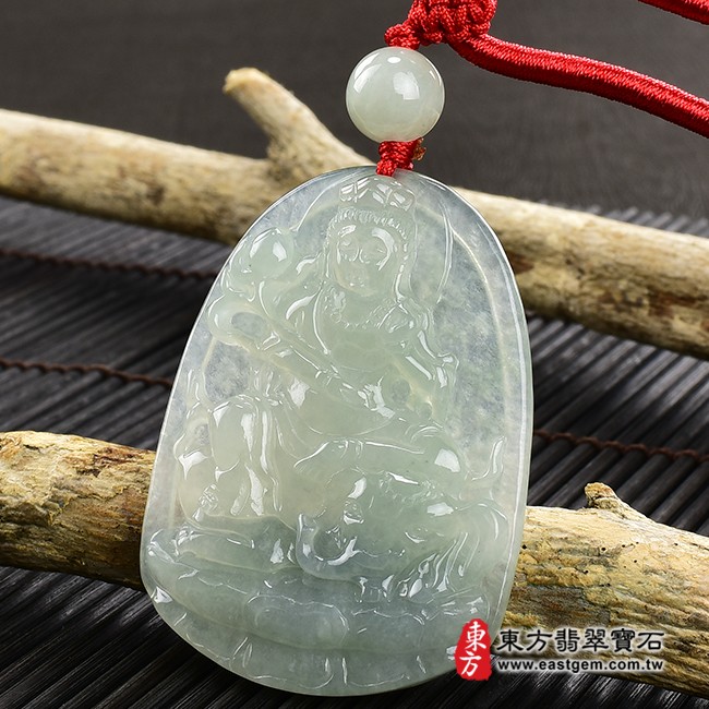 普賢菩薩項鍊玉珮右側照片  翡翠普賢菩薩項鍊玉珮（遍吉菩薩：普賢菩薩牌A貨翡翠普賢菩薩玉珮、緬甸玉普賢菩薩玉墜）。淡綠色糯種帶微冰普賢菩薩，BS167。客製化訂做各種翡翠普賢菩薩吊墜玉珮項鍊。★附A貨翡翠雙證書