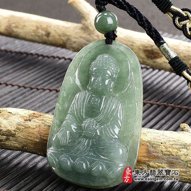 阿彌陀佛項鍊玉珮右側照片  翡翠阿彌陀佛項鍊玉珮（阿彌陀佛：阿彌陀佛牌A貨翡翠阿彌陀佛玉珮、緬甸玉阿彌陀佛玉墜）。綠色糯種阿彌陀佛，FD458。客製化訂做各種翡翠阿彌陀佛吊墜玉珮項鍊。★附A貨翡翠雙證書