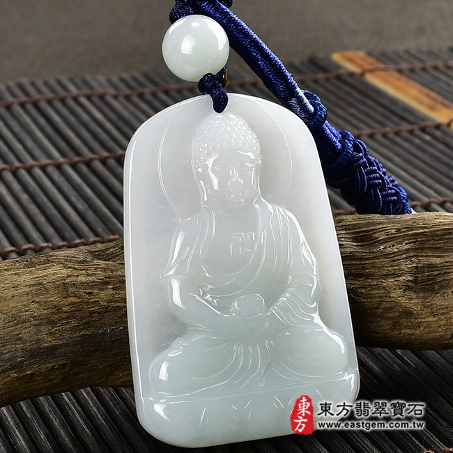 阿彌陀佛項鍊玉珮左側照片  翡翠阿彌陀佛項鍊玉珮（阿彌陀佛：阿彌陀佛牌A貨翡翠阿彌陀佛玉珮、緬甸玉阿彌陀佛玉墜）。淡綠色糯種阿彌陀佛，FD464。客製化訂做各種翡翠阿彌陀佛吊墜玉珮項鍊。★附A貨翡翠雙證書