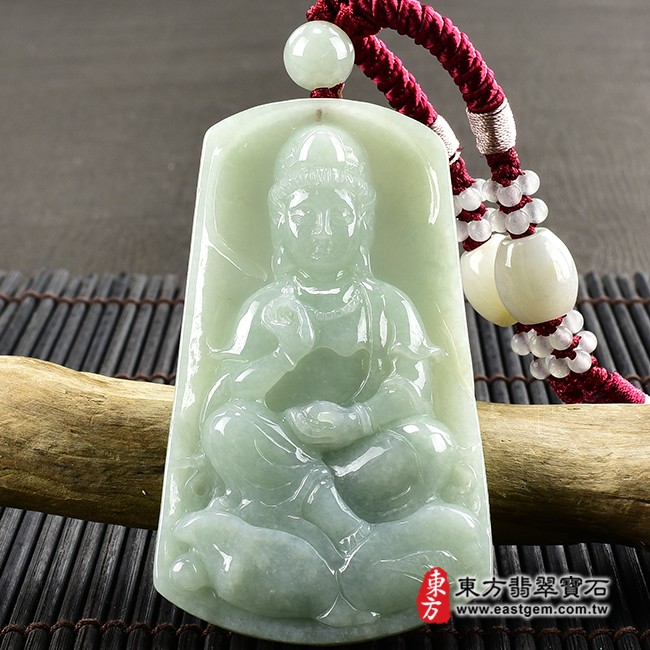 觀音項鍊玉珮正面照片  翡翠觀音項鍊玉珮（觀世音菩薩：觀音牌A貨翡翠觀音玉珮、緬甸玉觀音玉墜）。淡綠色糯種觀音，GY1179。客製化訂做各種翡翠觀音吊墜玉珮項鍊。★附A貨翡翠雙證書