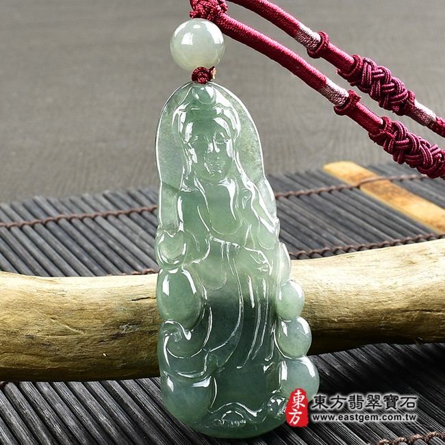 觀音項鍊玉珮左側照片  翡翠觀音項鍊玉珮（觀世音菩薩：觀音牌A貨翡翠觀音玉珮、緬甸玉觀音玉墜）。綠色糯種觀音，GY1189。客製化訂做各種翡翠觀音吊墜玉珮項鍊。★附A貨翡翠雙證書
