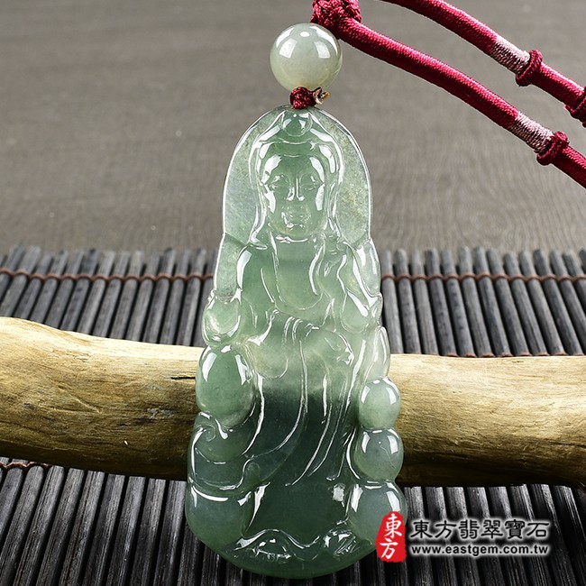 觀音項鍊玉珮正面照片  翡翠觀音項鍊玉珮（觀世音菩薩：觀音牌A貨翡翠觀音玉珮、緬甸玉觀音玉墜）。綠色糯種觀音，GY1189。客製化訂做各種翡翠觀音吊墜玉珮項鍊。★附A貨翡翠雙證書