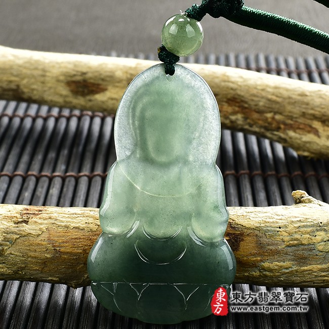 觀音項鍊玉珮背面照片  翡翠觀音項鍊玉珮（觀世音菩薩：觀音牌A貨翡翠觀音玉珮、緬甸玉觀音玉墜）。綠色糯種觀音，GY1190。客製化訂做各種翡翠觀音吊墜玉珮項鍊。★附A貨翡翠雙證書