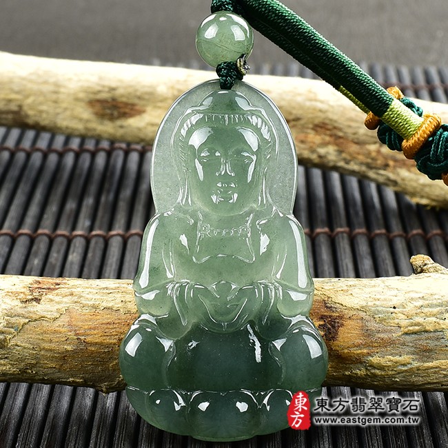 觀音項鍊玉珮正面照片  翡翠觀音項鍊玉珮（觀世音菩薩：觀音牌A貨翡翠觀音玉珮、緬甸玉觀音玉墜）。綠色糯種觀音，GY1190。客製化訂做各種翡翠觀音吊墜玉珮項鍊。★附A貨翡翠雙證書
