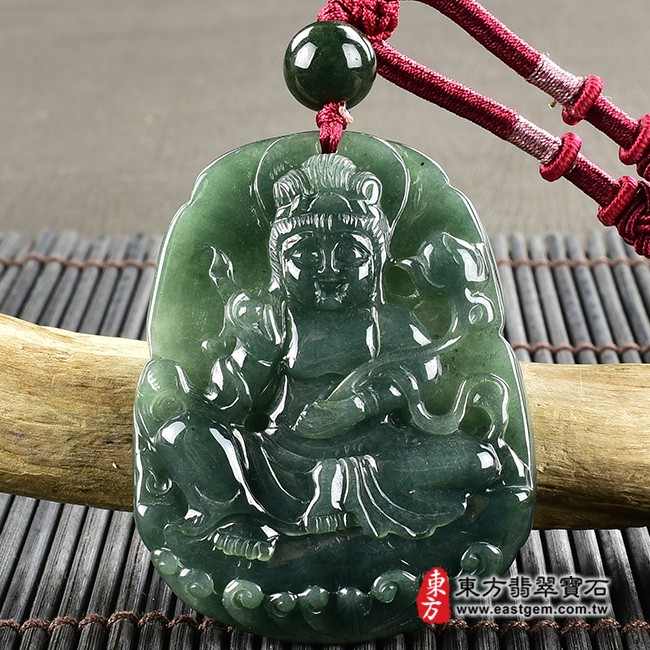 大勢至菩薩項鍊玉珮正面照片  翡翠大勢至菩薩項鍊玉珮（大勢至菩薩：大勢至菩薩牌A貨翡翠大勢至菩薩玉珮、緬甸玉大勢至菩薩玉墜）。綠色糯種油青大勢至菩薩，GY1197。客製化訂做各種翡翠大勢至菩薩吊墜玉珮項鍊。★附A貨翡翠雙證書