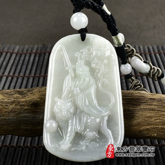 張天師項鍊玉珮正面照片   翡翠張天師項鍊玉珮（張天師：張天師牌A貨翡翠張天師玉珮、緬甸玉張天師玉墜）。淡綠色糯種張天師，KN123。客製化訂做各種翡翠張天師吊墜玉珮項鍊。★附A貨翡翠雙證書