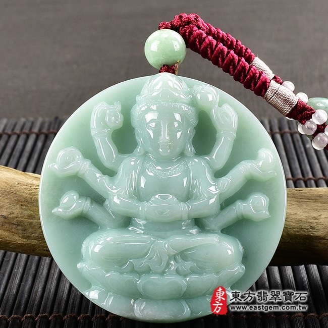 千手觀音項鍊玉珮正面照片   翡翠千手觀音項鍊玉珮（千手觀音：千手觀音牌A貨翡翠千手觀音玉珮、緬甸玉千手觀音玉墜）。綠色細豆種千手觀音，LH107。客製化訂做各種翡翠千手觀音吊墜玉珮項鍊。★附A貨翡翠雙證書