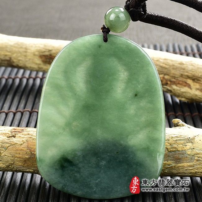 千手觀音項鍊玉珮背面照片   翡翠千手觀音項鍊玉珮（千手觀音：千手觀音牌A貨翡翠千手觀音玉珮、緬甸玉千手觀音玉墜）。綠色糯種千手觀音，LH197。客製化訂做各種翡翠千手觀音吊墜玉珮項鍊。★附A貨翡翠雙證書