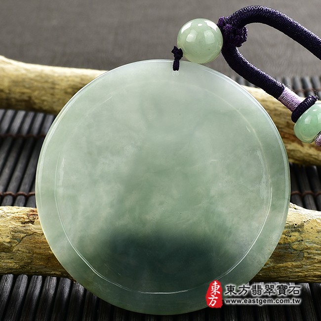 地藏王菩薩項鍊玉珮背面照片  翡翠地藏王菩薩項鍊玉珮（地藏王菩薩：地藏王菩薩牌A貨翡翠地藏王菩薩玉珮、緬甸玉地藏王菩薩玉墜）。淡綠色糯種地藏王菩薩，DY119。客製化訂做各種翡翠地藏王菩薩吊墜玉珮項鍊。★附A貨翡翠雙證書