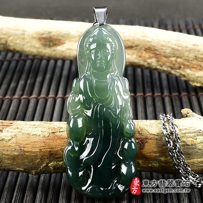 觀世音菩薩項鍊玉珮正面照片  翡翠觀世音菩薩項鍊玉珮（觀世音菩薩：觀世音菩薩牌A貨翡翠觀世音菩薩玉珮、緬甸玉觀世音菩薩玉墜）。綠色糯冰種油青觀世音菩薩，GY576。客製化訂做各種翡翠觀世音菩薩吊墜玉珮項鍊。★附A貨翡翠雙證書