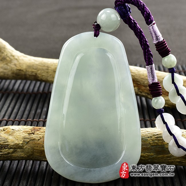 觀世音菩薩項鍊玉珮背面照片  翡翠觀世音菩薩項鍊玉珮（觀世音菩薩，乘龍觀音：觀世音菩薩牌A貨翡翠觀世音菩薩玉珮、緬甸玉觀世音菩薩玉墜）。淡綠糯種觀世音菩薩，GY764。客製化訂做各種翡翠觀世音菩薩吊墜玉珮項鍊。★附A貨翡翠雙證書