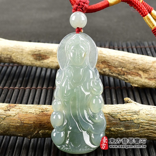 觀世音菩薩項鍊玉珮正面照片  翡翠觀音項鍊玉珮（觀世音菩薩、寶瓶觀音：觀音牌A貨翡翠觀音玉珮、緬甸玉觀世音菩薩玉墜）。淡綠色糯種觀音，GY1217。客製化訂做各種翡翠觀音吊墜玉珮項鍊。★附A貨翡翠雙證書