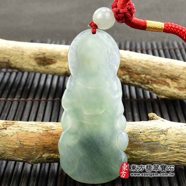觀世音菩薩項鍊玉珮背面照片  翡翠觀音項鍊玉珮（觀世音菩薩、寶瓶觀音：觀音牌A貨翡翠觀音玉珮、緬甸玉觀世音菩薩玉墜）。淡綠色糯種觀音，GY1217。客製化訂做各種翡翠觀音吊墜玉珮項鍊。★附A貨翡翠雙證書