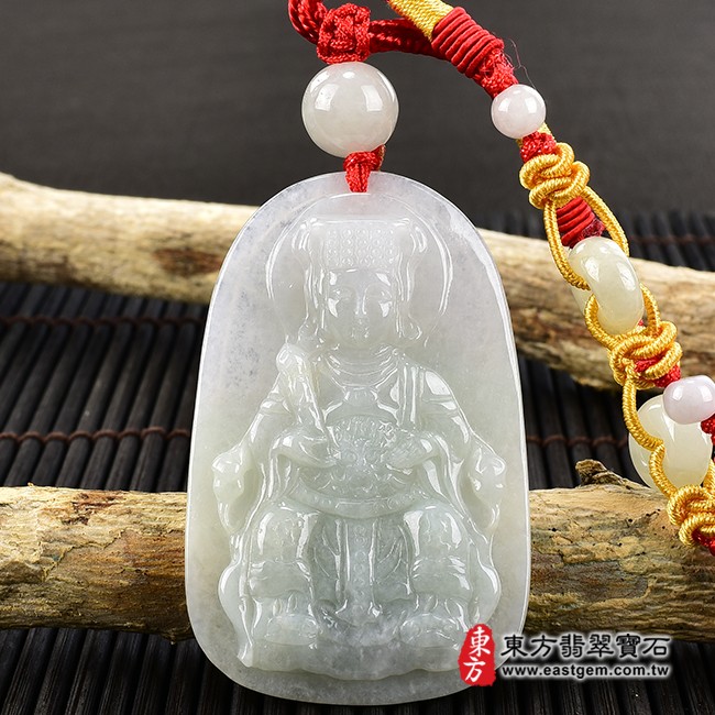 媽祖項鍊玉珮正面照片  翡翠媽祖項鍊玉珮（天上聖母：媽祖牌A貨翡翠媽祖玉珮、緬甸玉媽祖玉墜）。淡綠色糯種媽祖，MD145。客製化訂做各種翡翠媽祖吊墜玉珮項鍊。★附A貨翡翠雙證書
