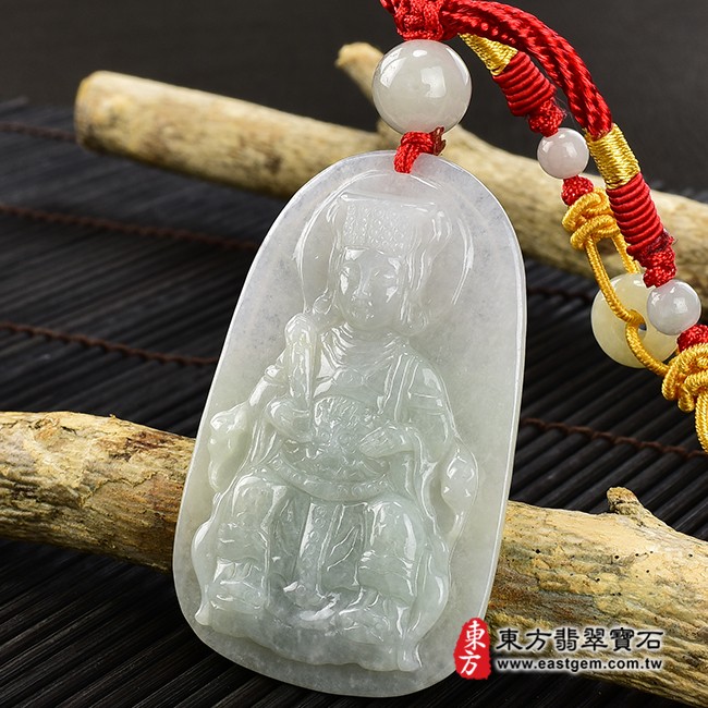 媽祖項鍊玉珮右側照片  翡翠媽祖項鍊玉珮（天上聖母：媽祖牌A貨翡翠媽祖玉珮、緬甸玉媽祖玉墜）。淡綠色糯種媽祖，MD145。客製化訂做各種翡翠媽祖吊墜玉珮項鍊。★附A貨翡翠雙證書